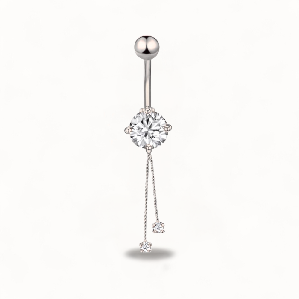 Bauchpiercing mit Kette und Anhänger